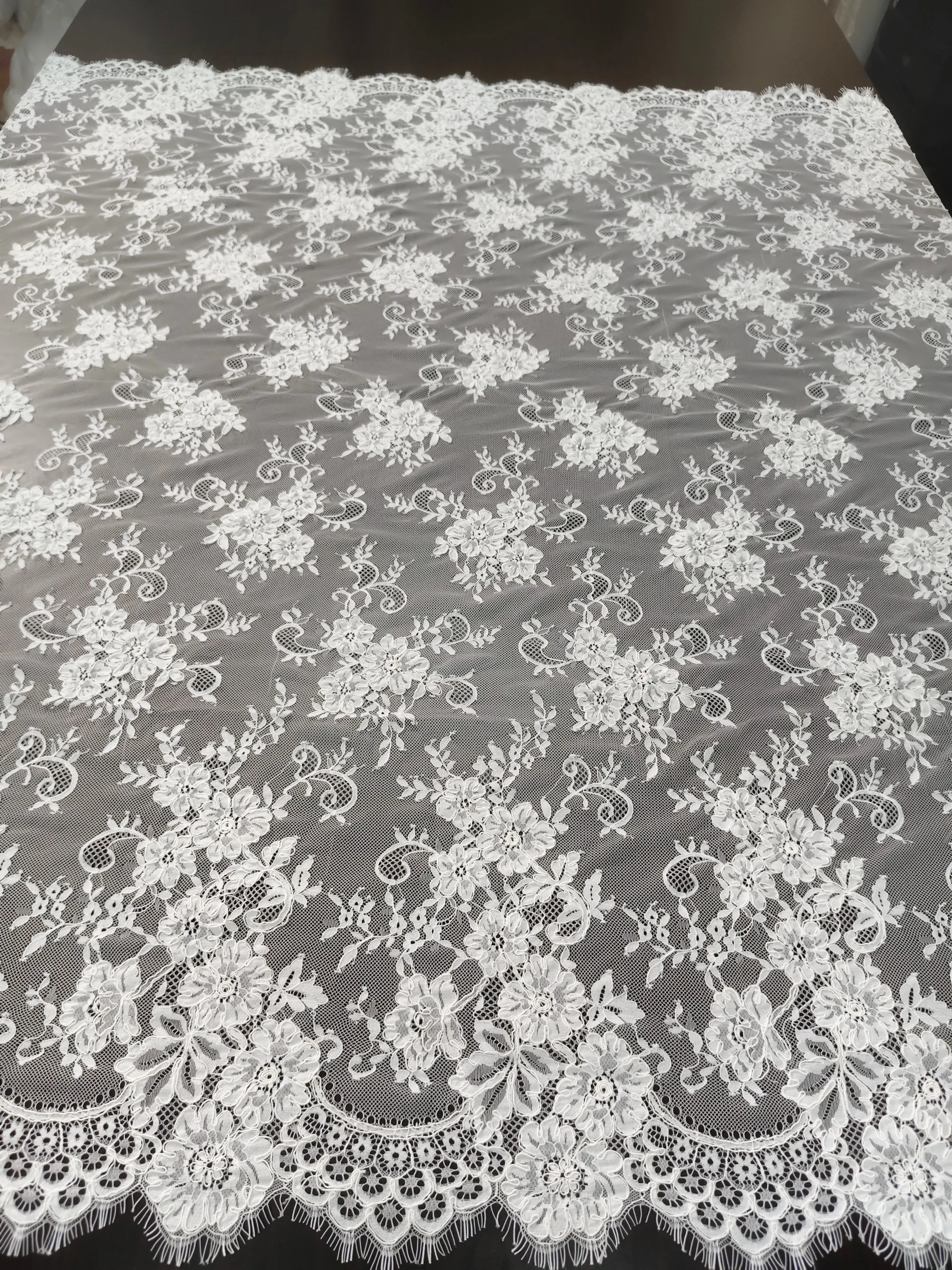 Vintage Chantilly Lace Fabric with Rope‑Embroidery Craft, Oval‑Framed Blooming Floral Patterns and Scalloped Eyelash Edges