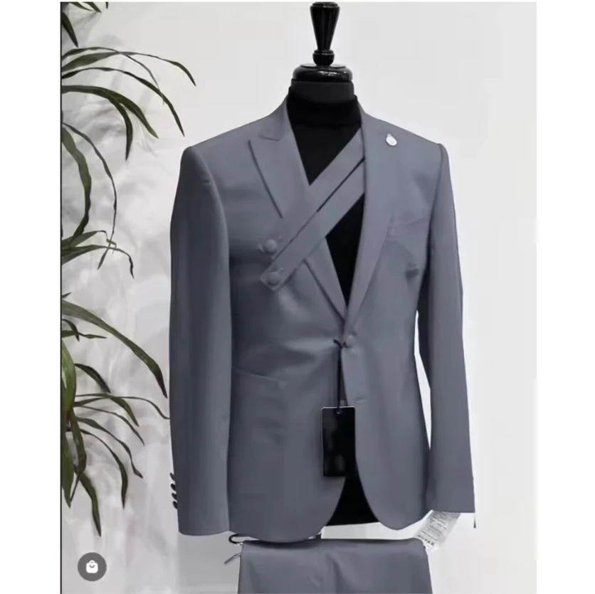 ชุดสูทผู้ชายดีไซน์ล่าสุด พร้อมเข็มขัดคาดอก ทรงเข้ารูป 2 ชิ้น ปกแหลม ชุดเจ้าบ่าวงานแต่งงาน ชุดลำลองผู้ชาย ชุดทักซิโด้สำหรับงานพรอม เสื้อเบลเซอร์และกางเกง