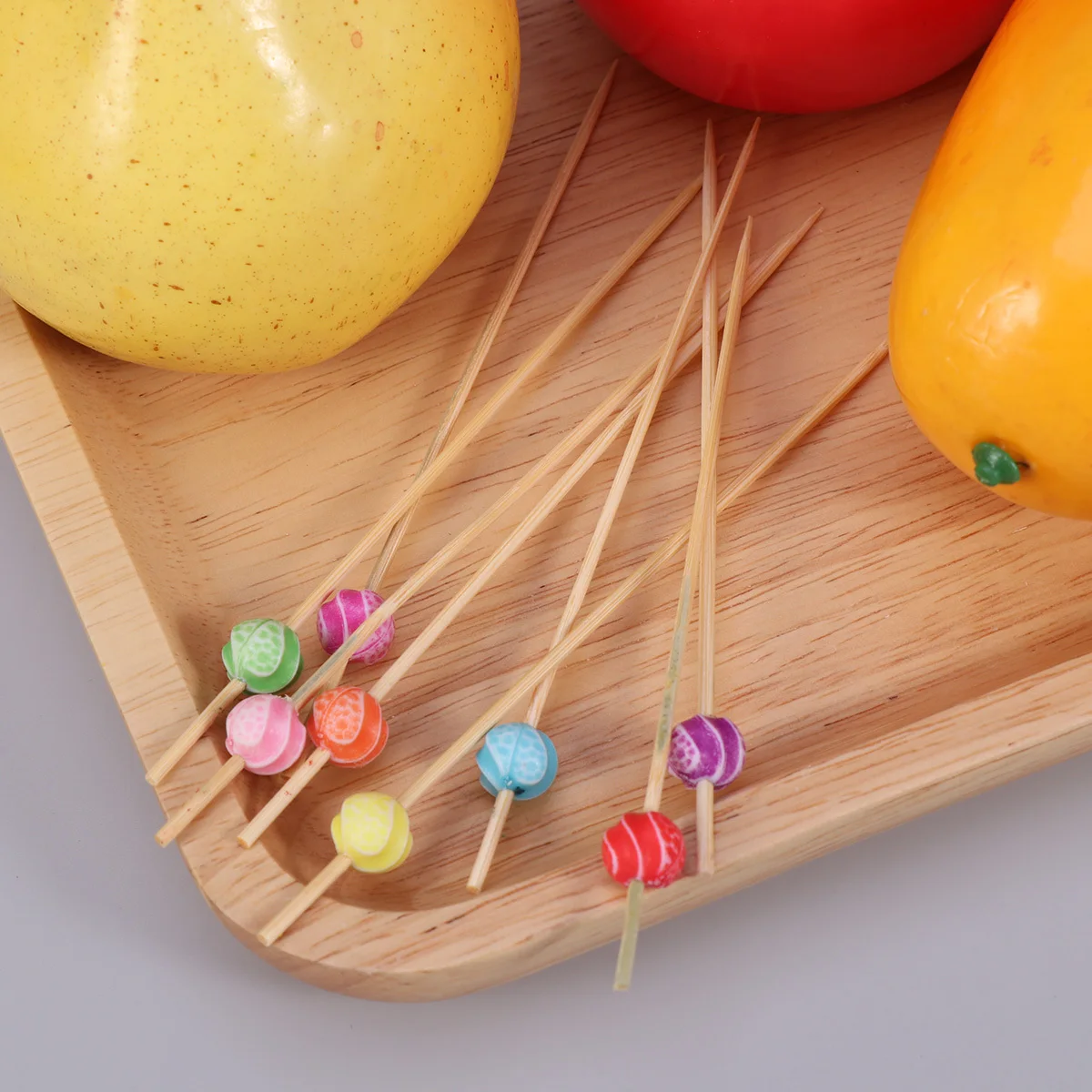 100 قطعة من أعواد الكوكتيل الأنيقة المصنوعة يدويًا من الخيزران لعرض المقبلات وديكور الحفلات والبرغر الصغير والساندويتش والأسياخ