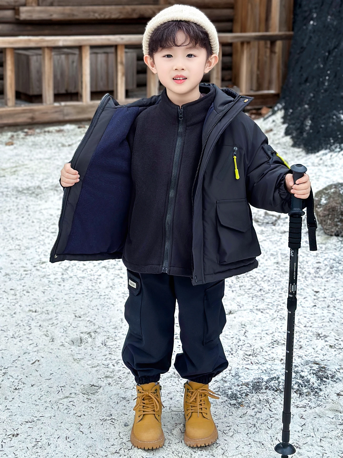 

Boys Winter Thiened Fce Lined Cotton Jaet 2025 New Trendy Children's Winter Clothes Tee-in-One Hooded Coat Warmth