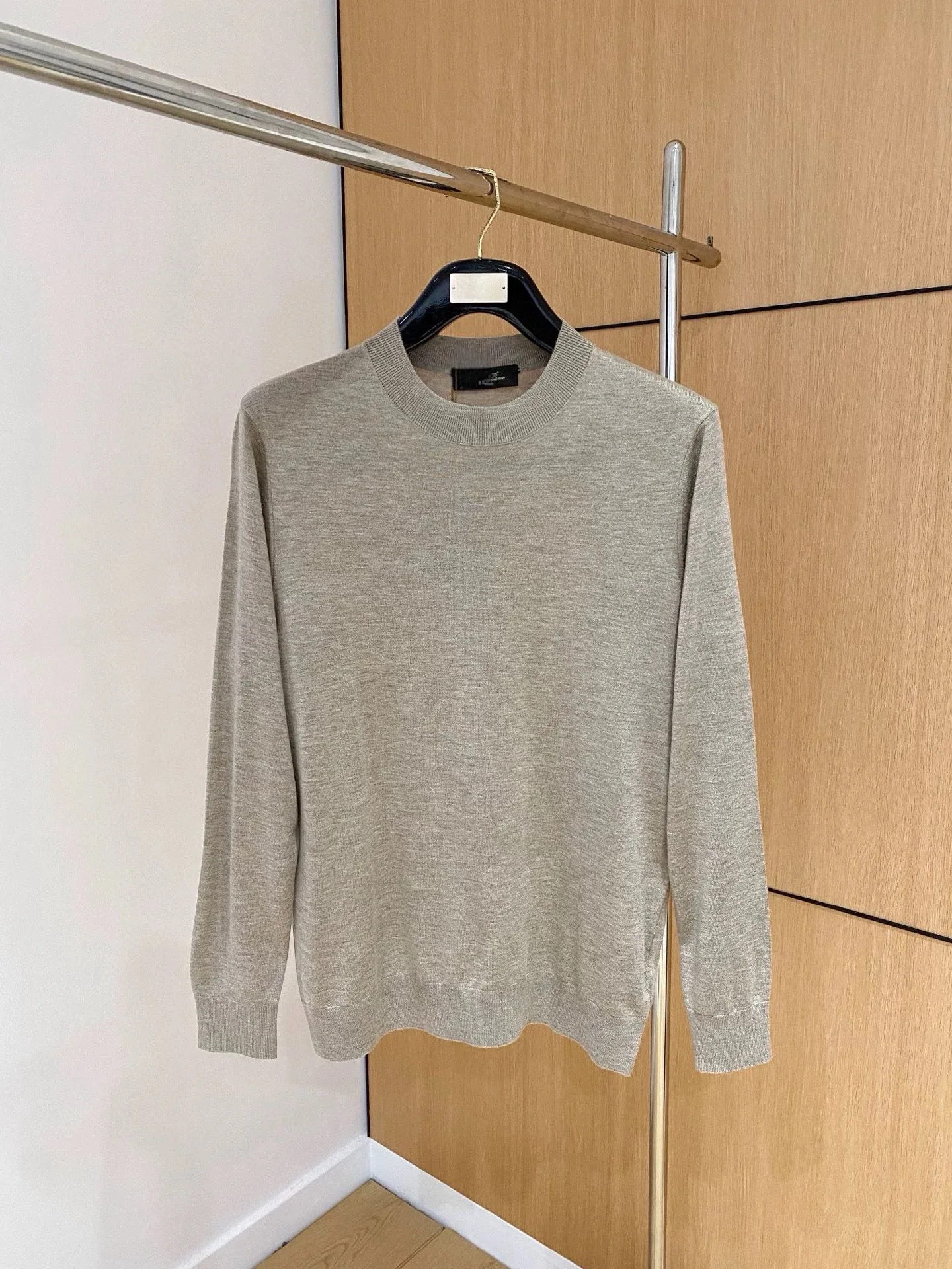 

Italian Sle Luxury Men's Camere Sweater round Ne Long Sve Simple Casual Spring Autumn Faion ly Men's Knittedwear