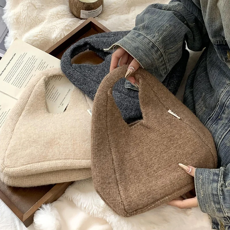 

Женская вязаная сумка, осенне-зимняя новая вязаная сумка на запястье большой вместимости, корейский стиль, простая универсальная однотонная сумка Sh