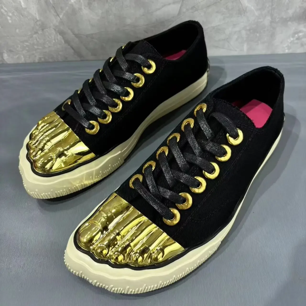 

Lace-Up Flat Sole Sports Shoes Male Fashion Designer Style Zapatillas Leisure Golden Five Fingers Canvas Men's Sneakers Casual