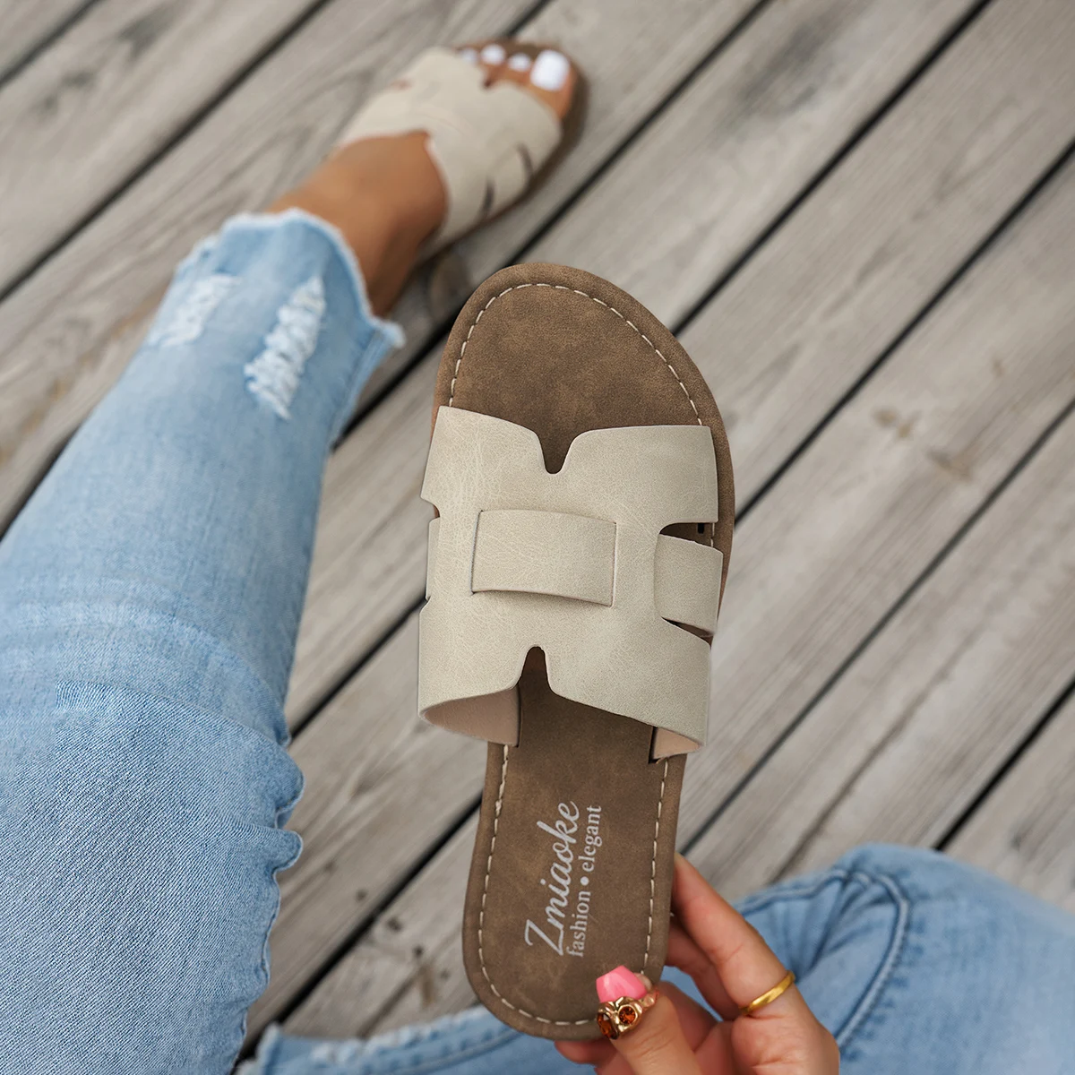 

2026 New Summer Women Casual Anti-slip Slippers Comfortable Outdoor Sandals Flat Slippers Elegant Designer Shoes Slides Women