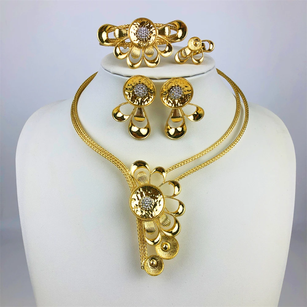 

New Charming Women Jewelry Set Luxury Design 18k Gold Plated Hollow Out Flower Shape Necklaces Earrings Christmas Party Gift