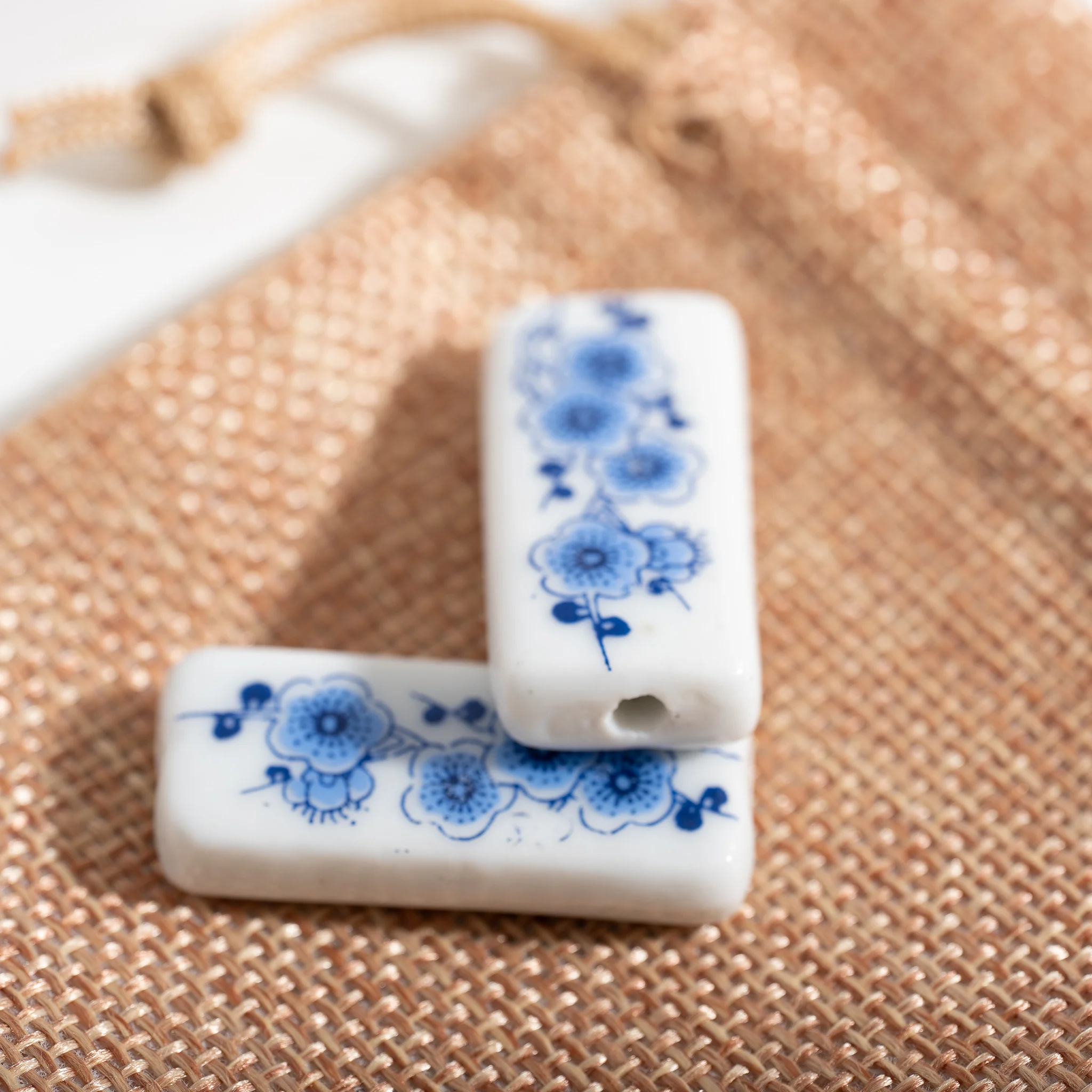 الأزرق والأبيض زهر الخوخ السيراميك الخرز بلاط شكل DIY بها بنفسك صنع المجوهرات الاكسسوارات خمر الخزف قلادة خزر عازل #6