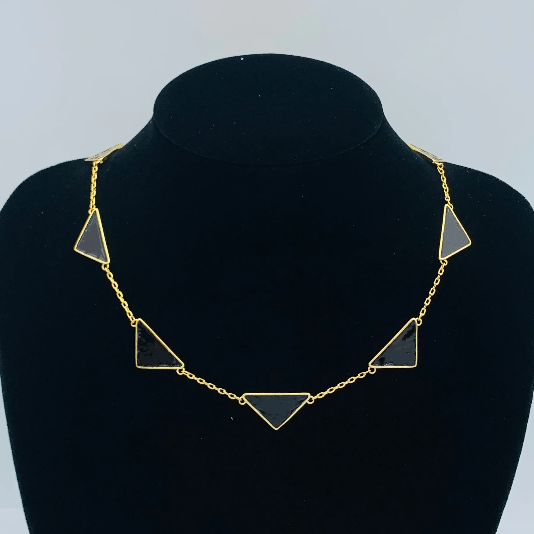 

Новое ожерелье-цепочка с треугольным кулоном в разных стилях, золотистого и серебристого цвета, модное женское ювелирное украшение, подарок