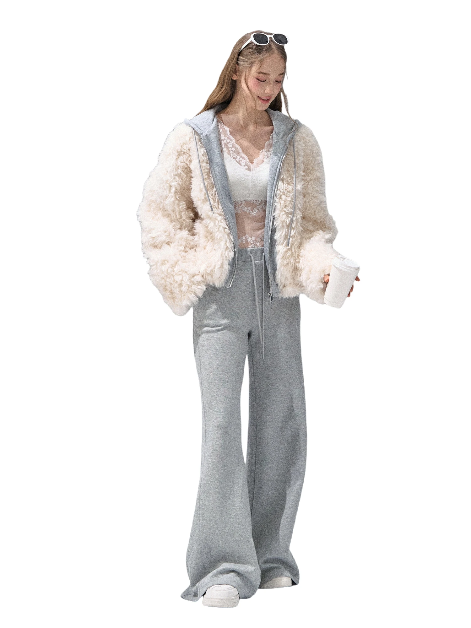 

Новая женская шуба из двух частей с капюшоном и экологически чистого меха осенью и зимой 2025 года.