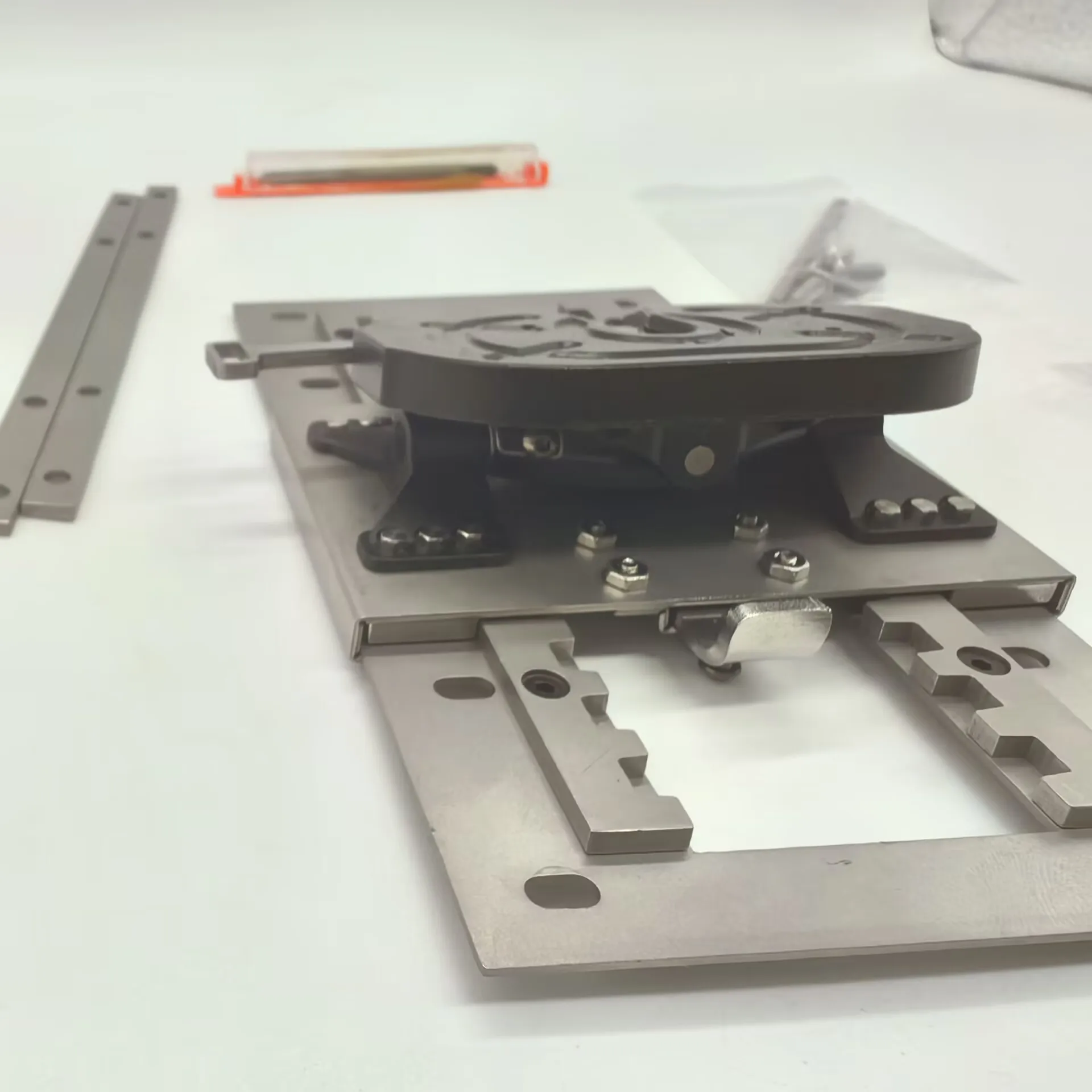 スケールクラブモデルタミヤ用 1:14 トラクターヘッドアップグレード可動研削ディスクベース金属研削ディスク