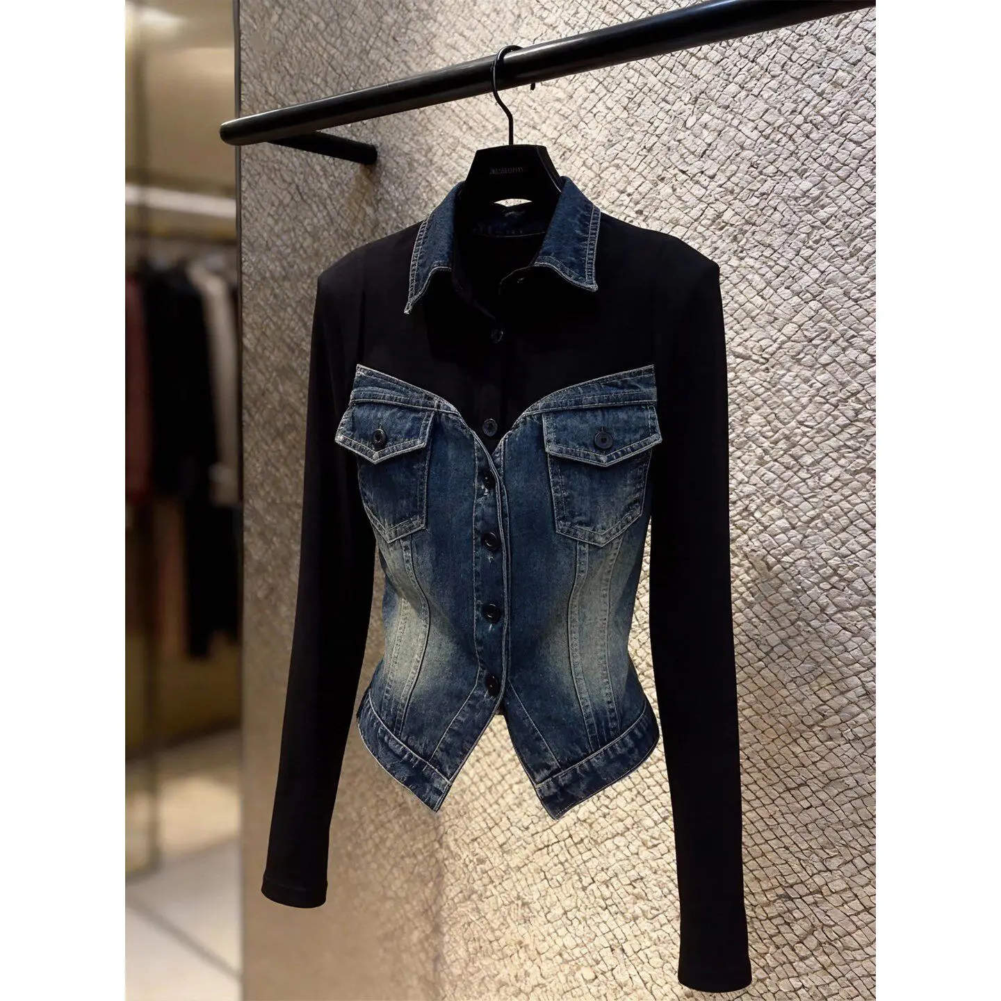 Damen Patchwork Denim-Hemd mit Kragen, Langarm-Bluse, Kontrast-Slim-Fit Cropped Y2K Vintage Casual Top, Schickes Damen-Pendlerhemd 2026