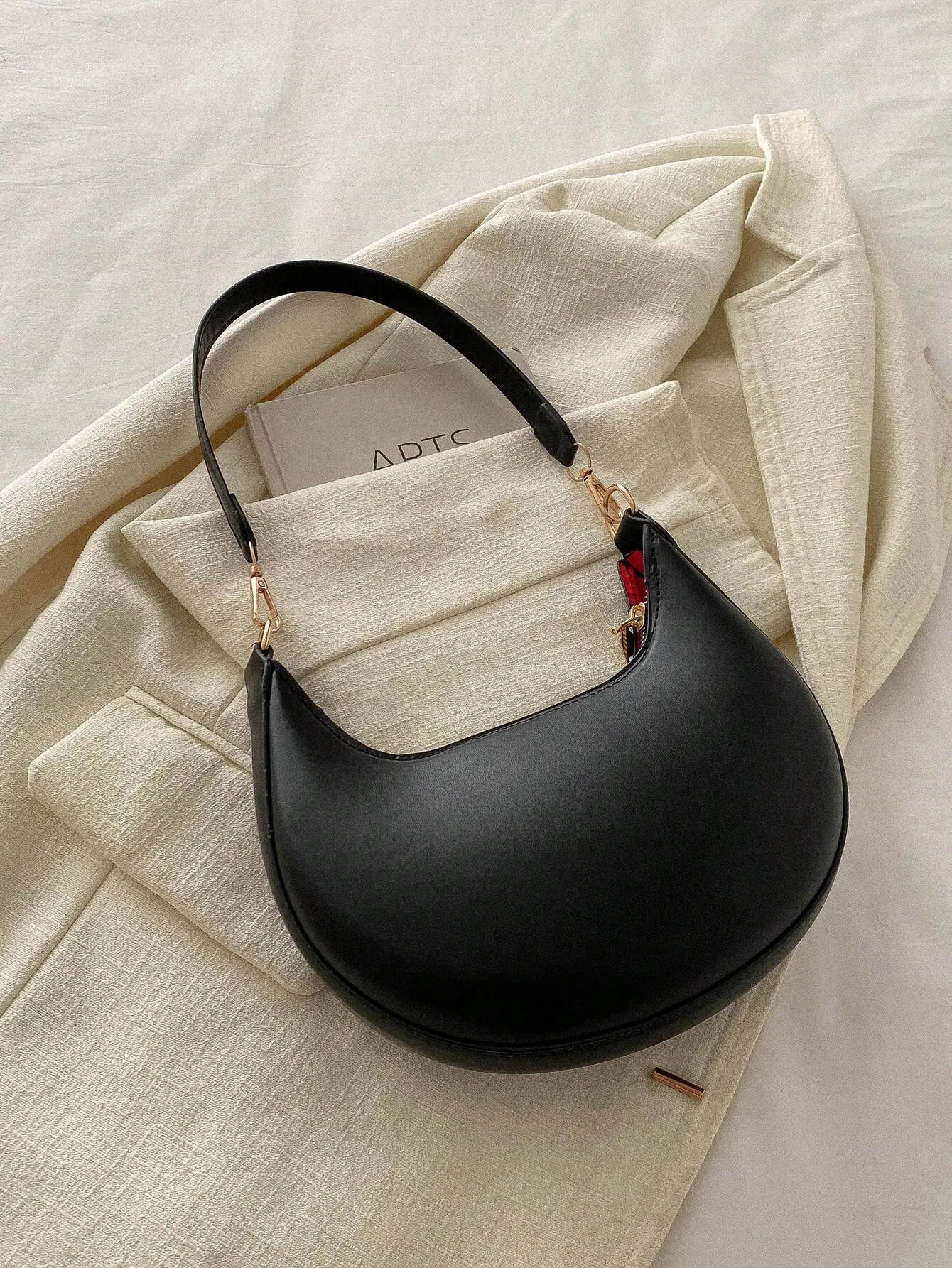 

French Style Personalized Commuter Bag 2024 New Fashion Casual Women Bag Shoulder Bag Texture Chic Underarm Bag