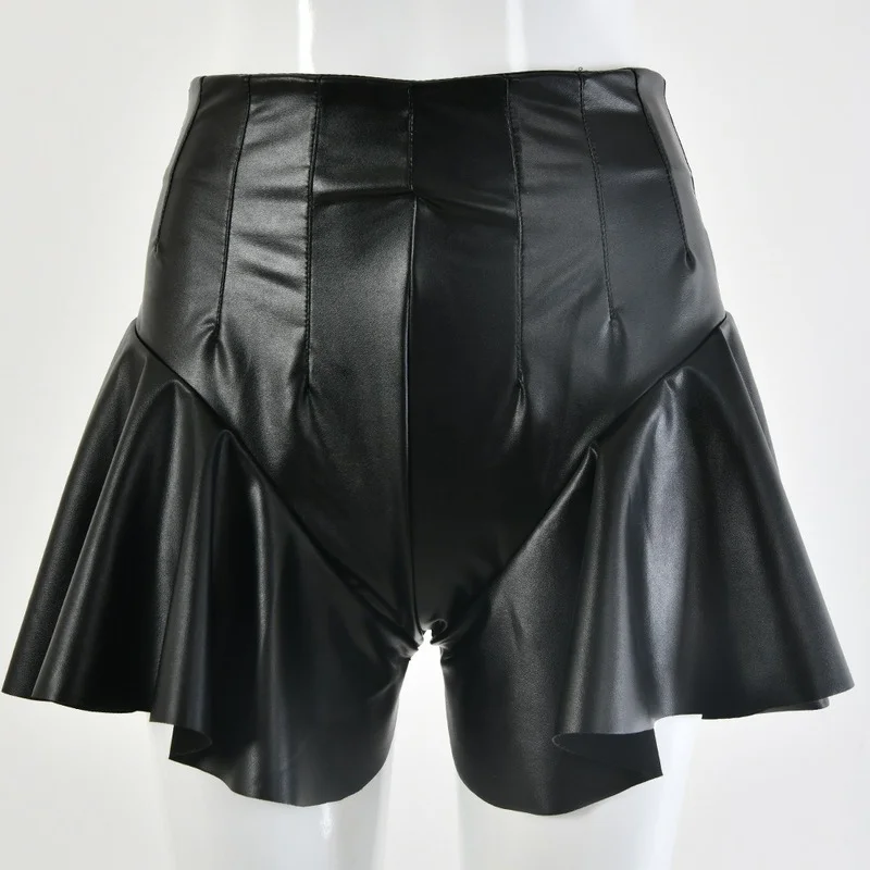 Pantalones cortos de cuero PU de cintura alta para mujer, Shorts ajustados con volantes, Color negro y liso, 2023