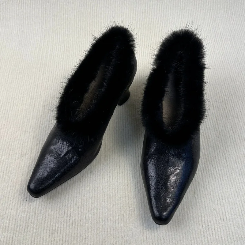

Women's Fur Shoes Winter Pointed Toe Shoes Shallow Thick Heel Classic Fashion Sexy Women Single Shoes Comfortable Flat Shoes