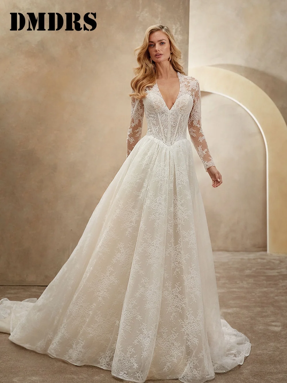 

Romantic Deep V-Neck Wedding Dresses Charming Lace Bridal Gowns Luxury A-Line Tulle Floor-Length Wedding Gowns Vestidos De Novia