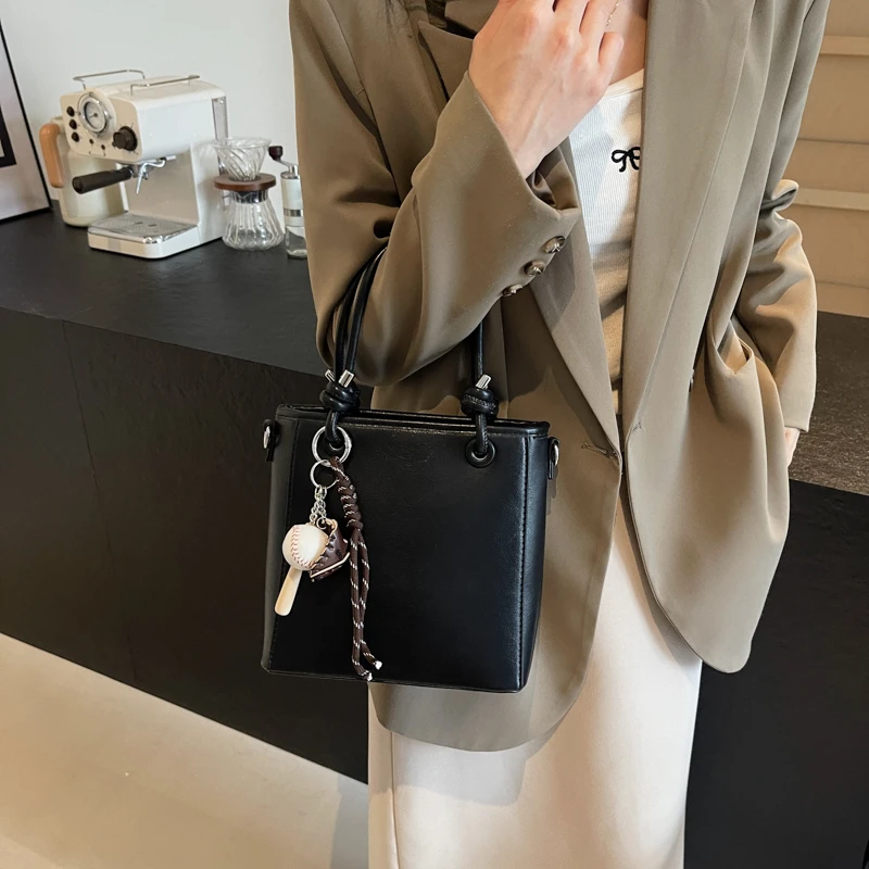 Quality Top-handle Bags For Women Multi Compartments Big Capacity Shoulder Crossbody Bucket Bag With Pendant 2024 Luxury Handbag
