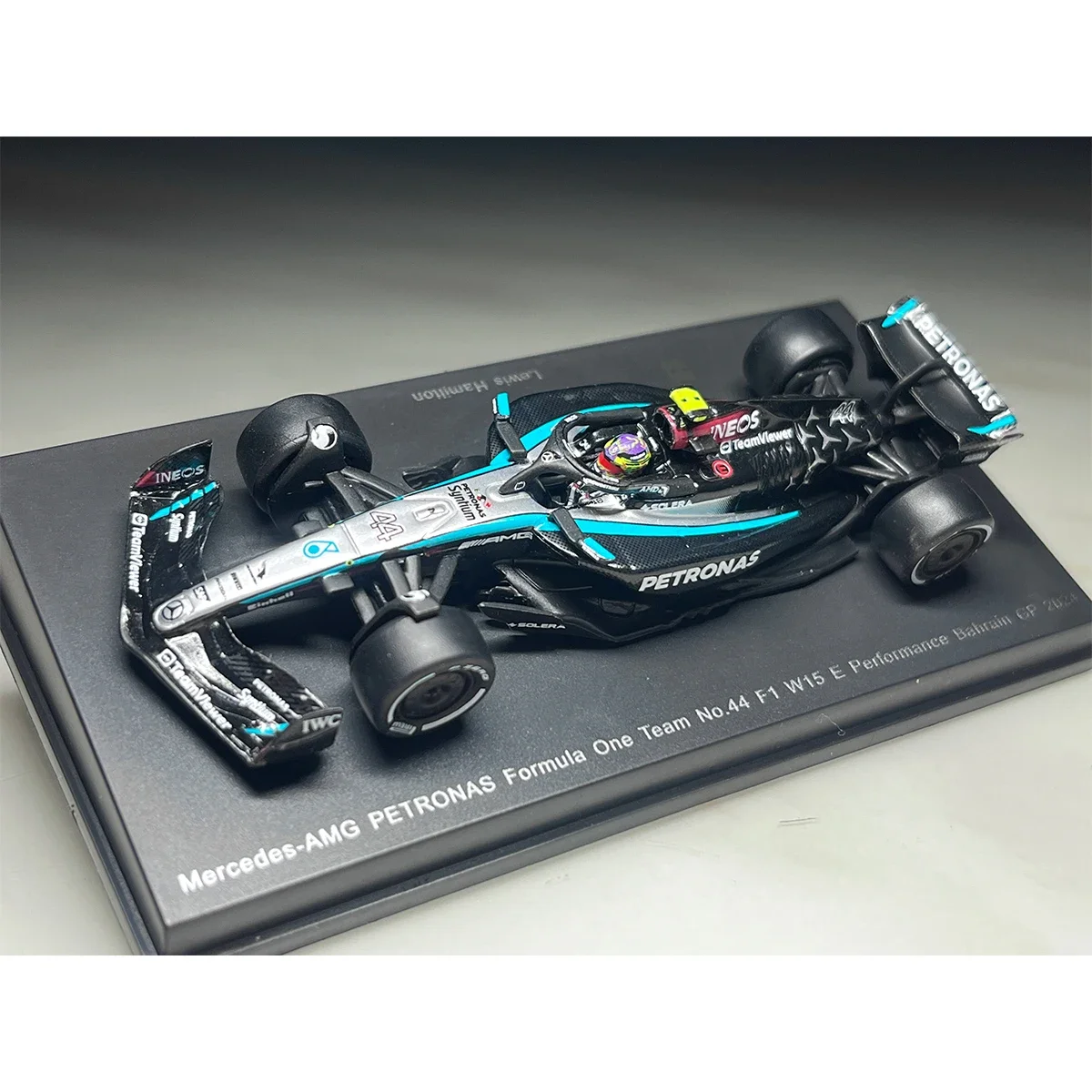 Hamilton Russell 1:64 2024 F1 Mercedes W15 alloy die-cast miniature model, adult decoration, boy toy, children's birthday gift