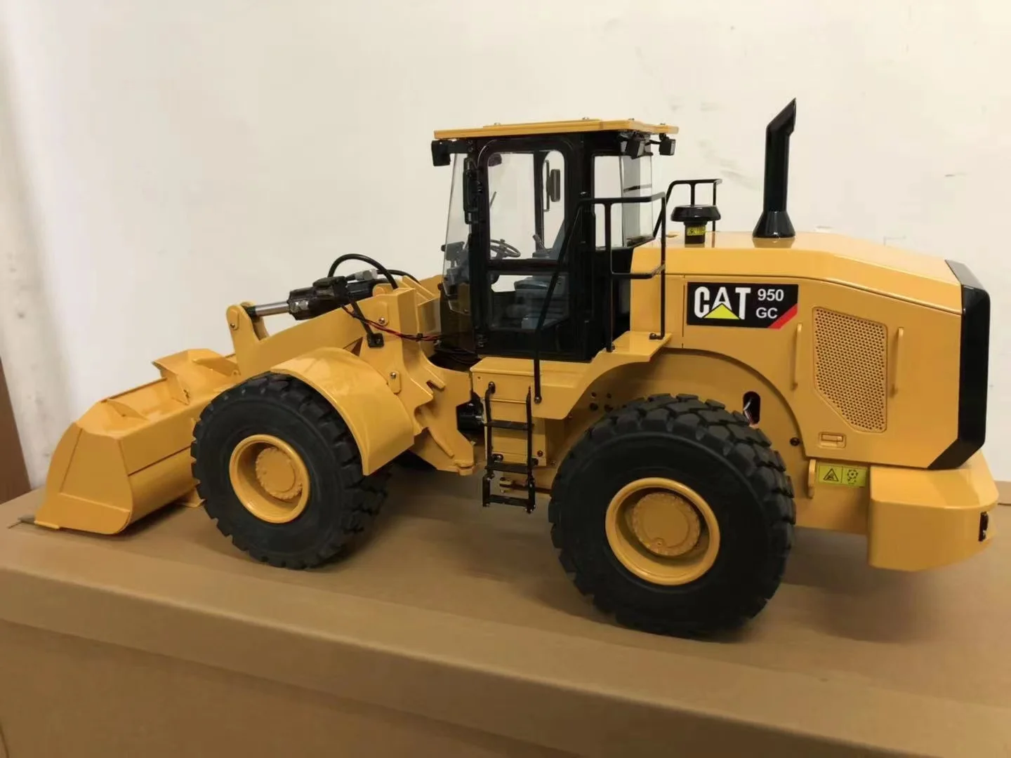 Free Shipping! 1/14 Cat 950GC Rc Hydraulic Wheel Loader Engineering Model /Gift/Rc Toys