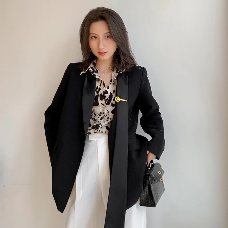 

Женский приталенный пиджак Hebe Sle 2023: весенний, в стиле ретро, с брошью, утягивающий талию, элегантный, компактный костюмный пиджак