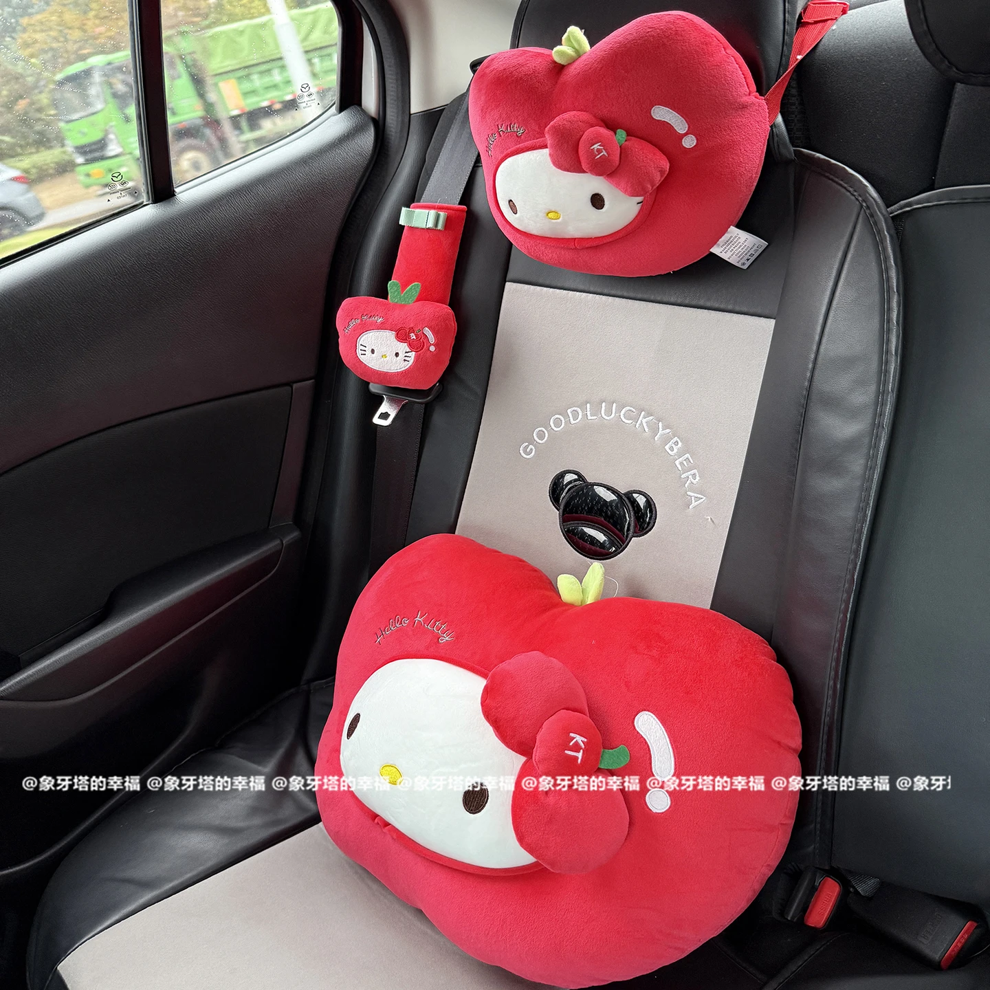 Xmas Sanrio Hello Kitty, подголовник, подушка для спины, чехол для ремня безопасности, автомобильный декор, мягкая мультяшная подушка, подушка для спинки дивана-кровати, подарок