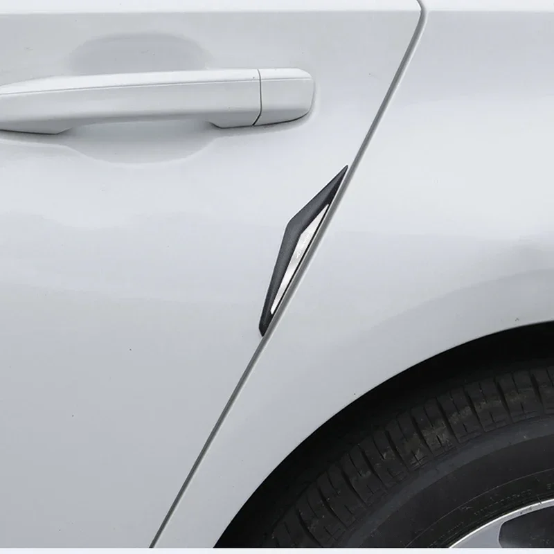 4 قطعة باب السيارة البلاستيكية حماية ثلاثية الأبعاد ملصقات السيارات اكسسوارات السيارات ل Mahindra kup100 xuv300 tuv300 mahindra pik up 4x4 السيارات