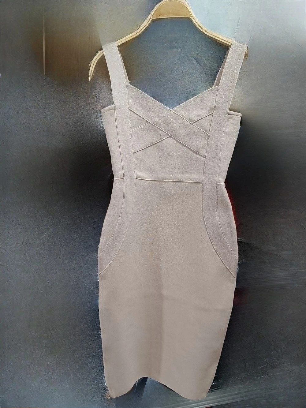 เดรสปาร์ตี้สั้นแบบรัดรูป สายเดี่ยว คอวี เซ็กซี่