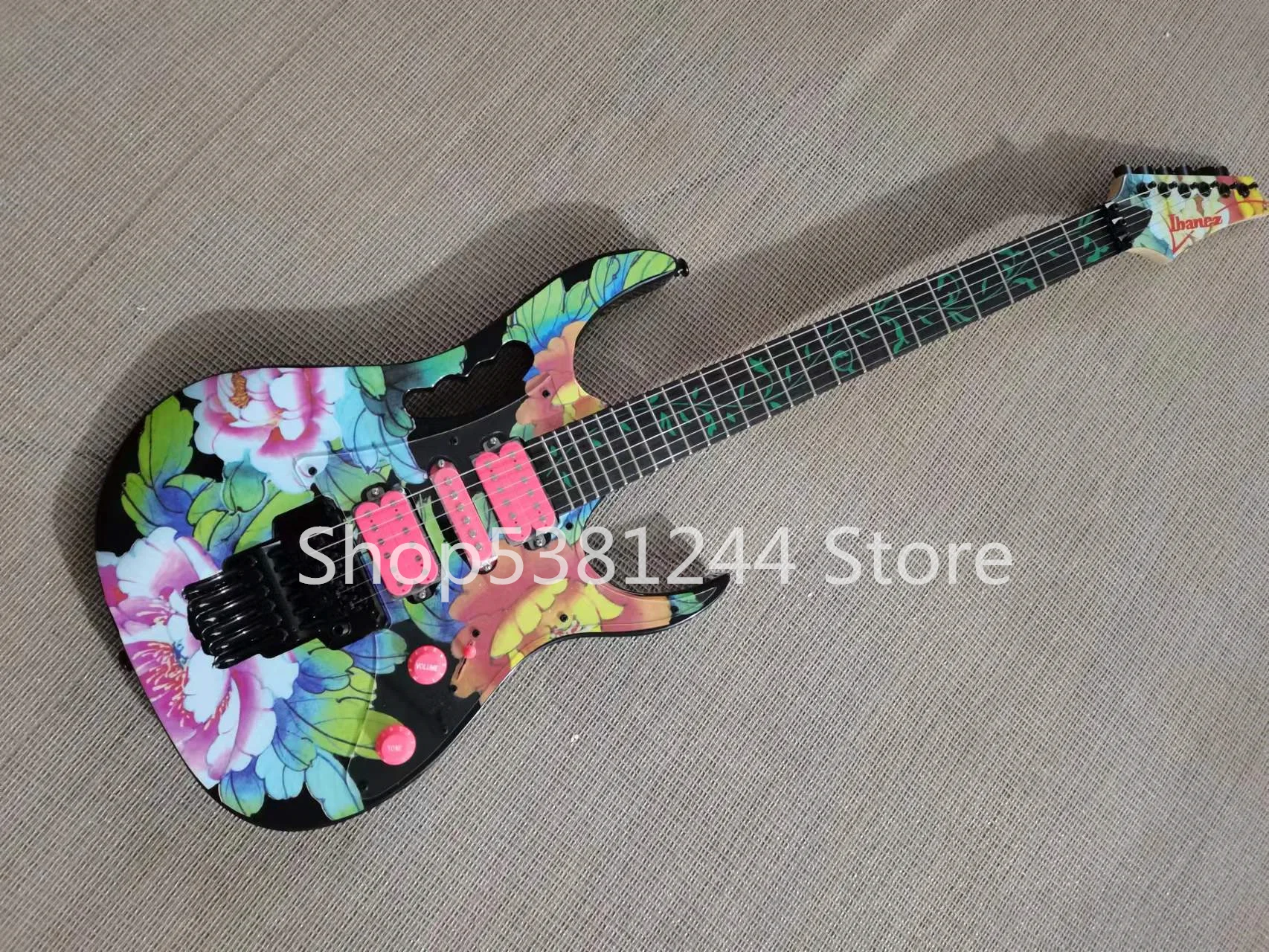 

Free delivery, 6-string electric guitar, black silk accessories, vibrato system,