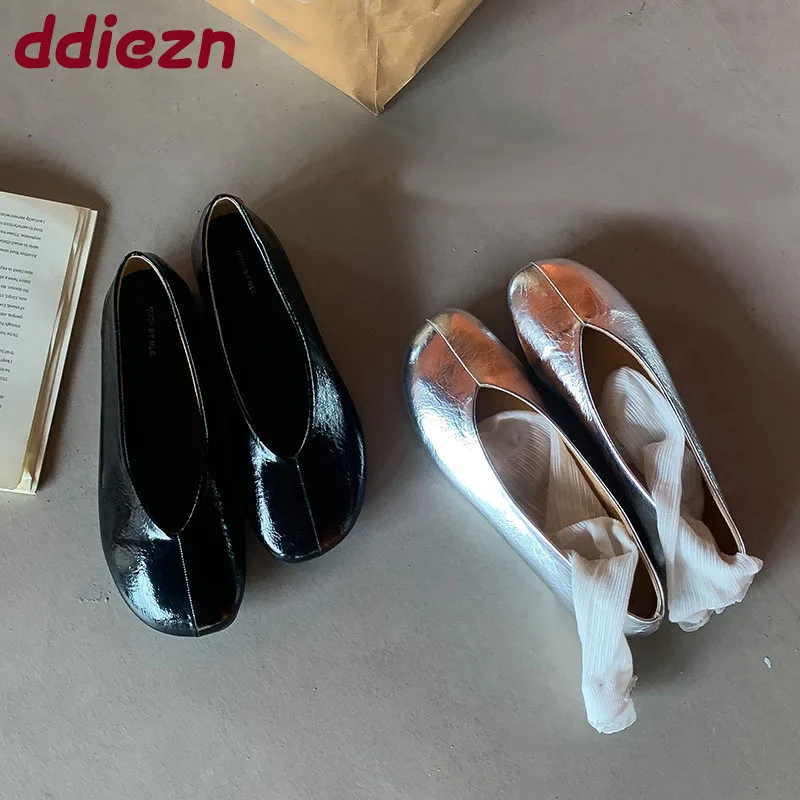 

Новая женская серебряная обувь, неглубокие женские туфли на плоской подошве с обувью, повседневные мягкие модные женские балетки без шнуровки с круглым носком