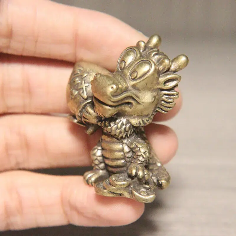 

Brass Creative Zodiac Animal Cartoon Dragon Holding Peach Sculpture Crafts
