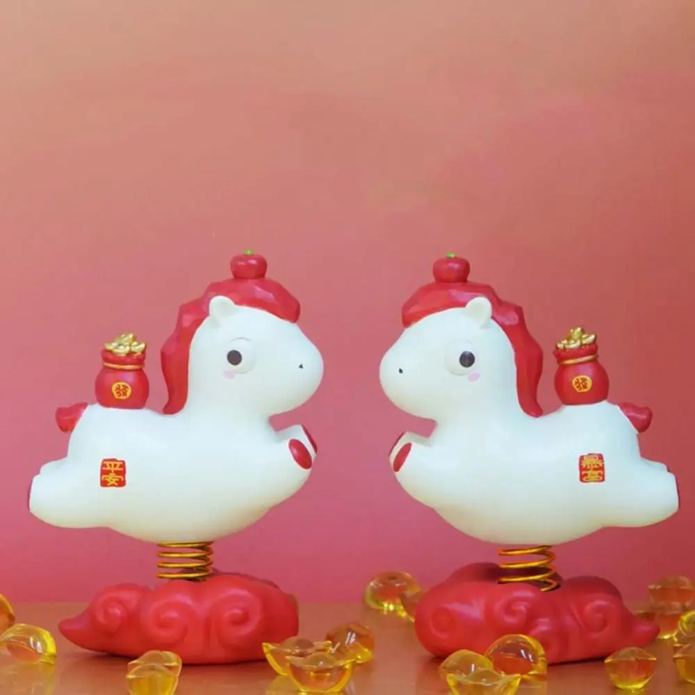 الكرتون زودياك المهر الحلي الراتنج Kawaii الحصان الربيع زخرفة 2026 الحصان العام المهر شكل السنة الجديدة سطح المكتب زخرفة