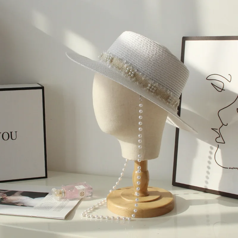 White Straw Hat with Pearl Chain Summer Brimed Pearl Panama Hat Vocational Travel Casual French Style Flat Fedora Jazz Cap Women