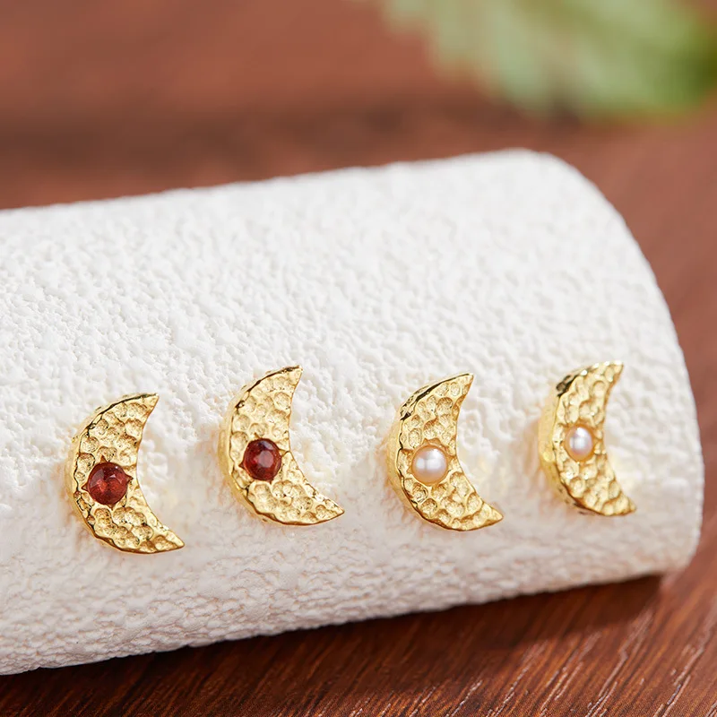 

Special-interest designS925Pure Silver Inlaid Natural Garnet Pearl Earrings for Women Moon Texture Personality New Wholesale