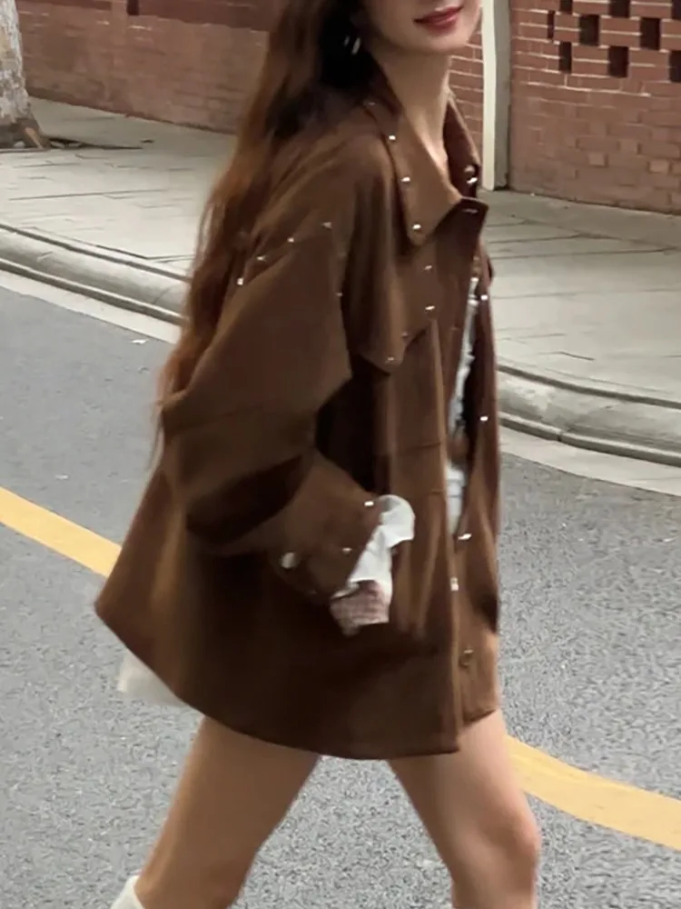 

Корейская короткая замшевая куртка для женщин, весенне-осенняя, свободного кроя, универсальная, с пуговицами, дышащая, повседневная, модная, стильная.