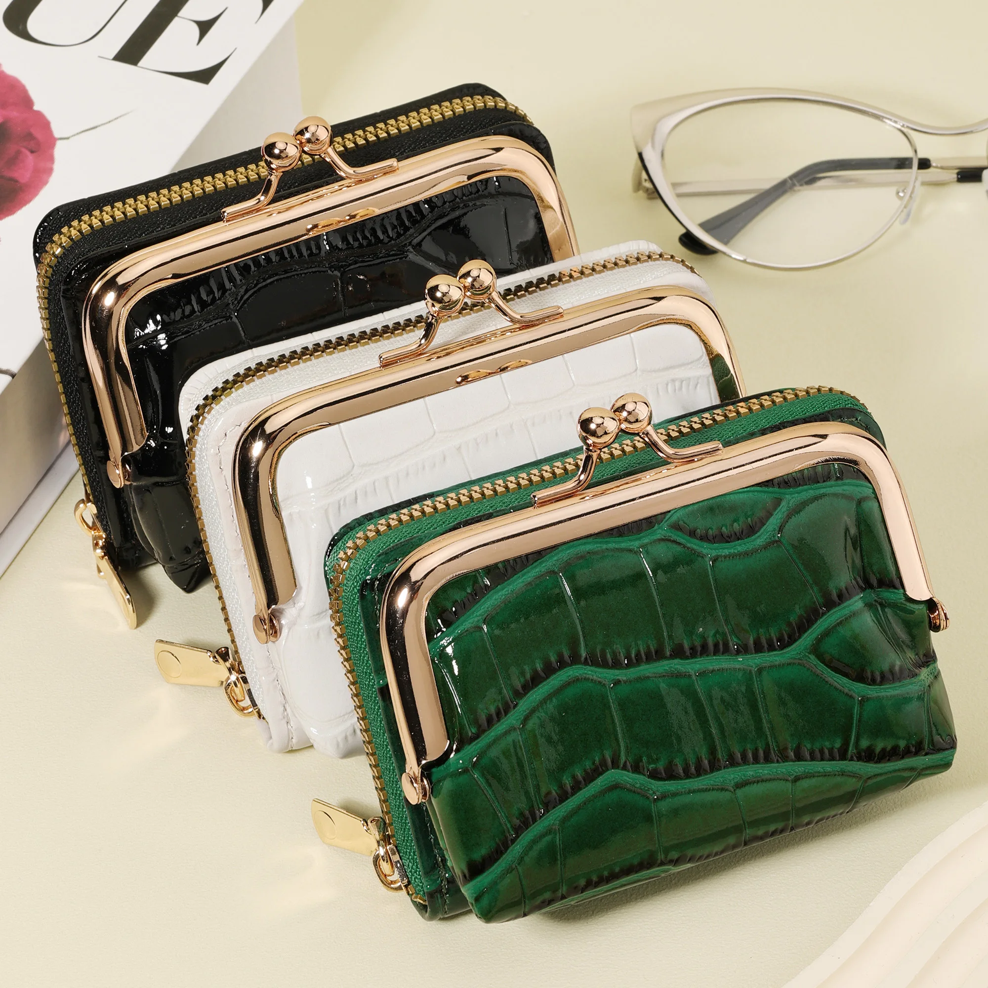 Wallet crocodile pattern clip zipper design with opening and closing, simple credit card holder with multiple card slots, detach