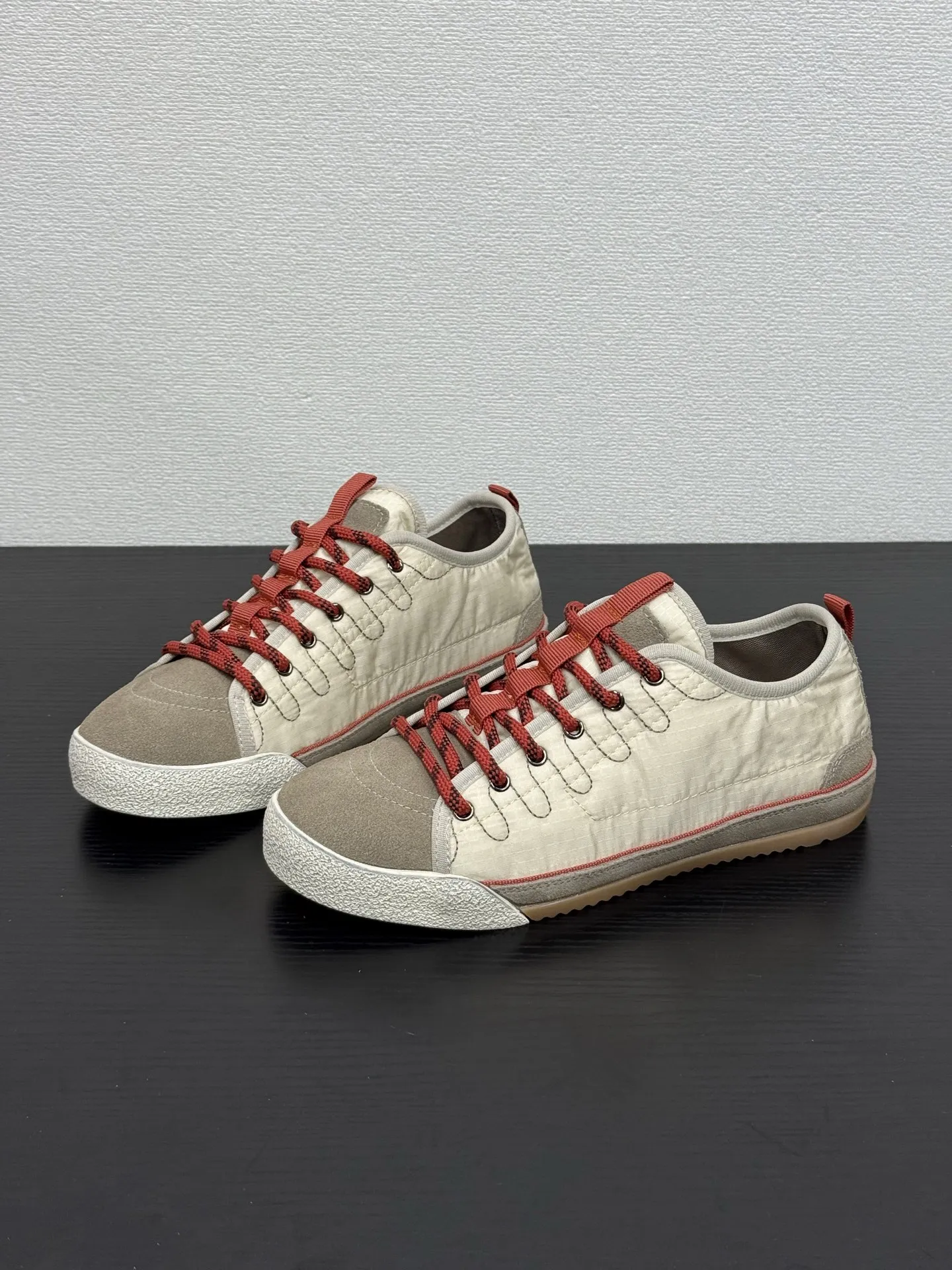 

Women New Style Lace-up Platform Sneakers Fashionable Retro and Casual