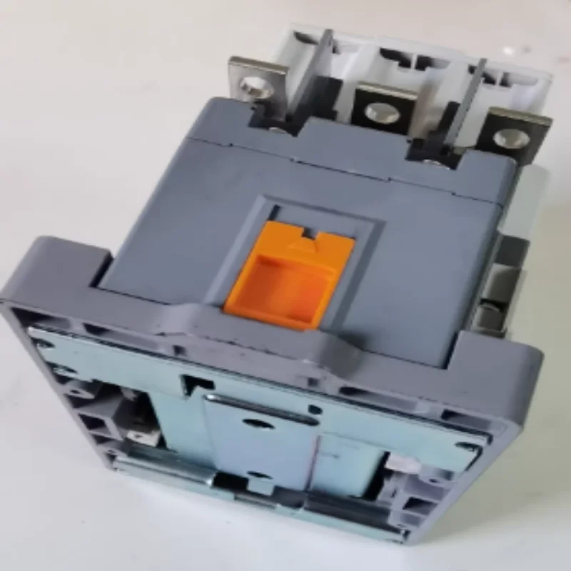 

Промышленный электрический контактор GMC-220 AC100-240V / GMC-220 AC380-450V / GMC-220 AC/DC 24V 3P (магнитный контактор)