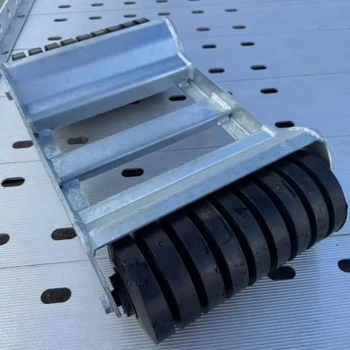 

Тележка-платформа для перемещения автомобилей и грузовиков с фиксацией направления, позиционирующим колесом и функцией ручной тяги для гибкого перемещения транспортных средств