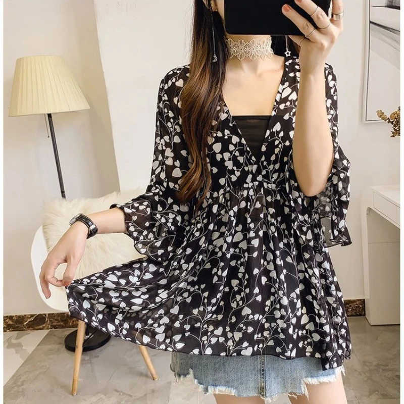 2024 Summer New Mid Length V-neck Lotus Leaf Sleeves Printed Chiffon Shirt Fashionable Cover Belly Loose Top for Sweet Women