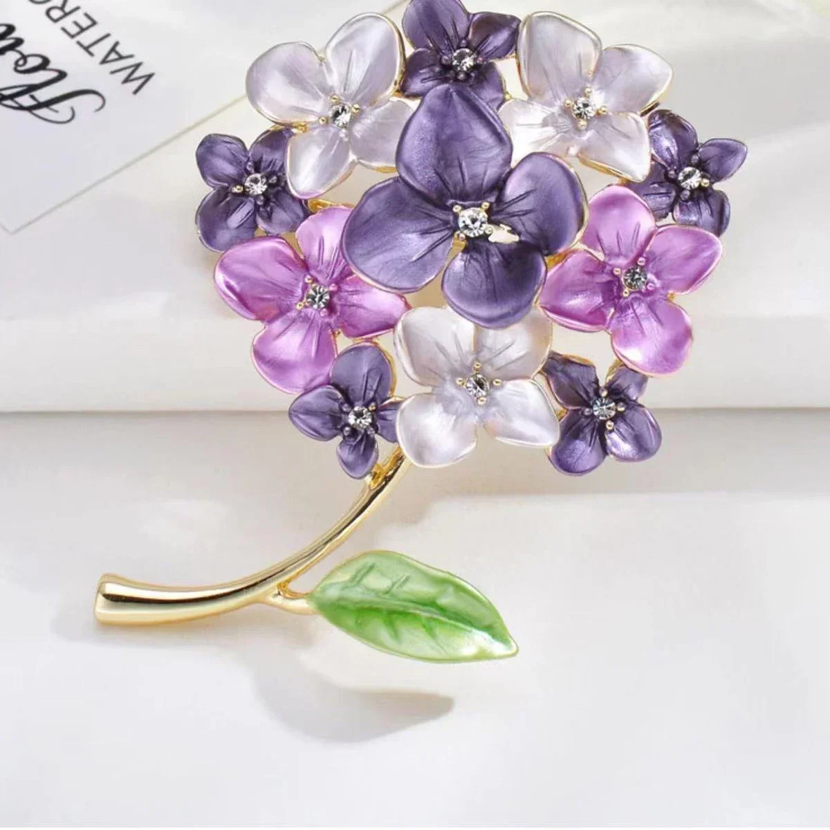 Creative Literary Purple Hydrangea Plant Flower Brooch Ladies Western Pin Sweater Brooch Jewelry Accessories Gift