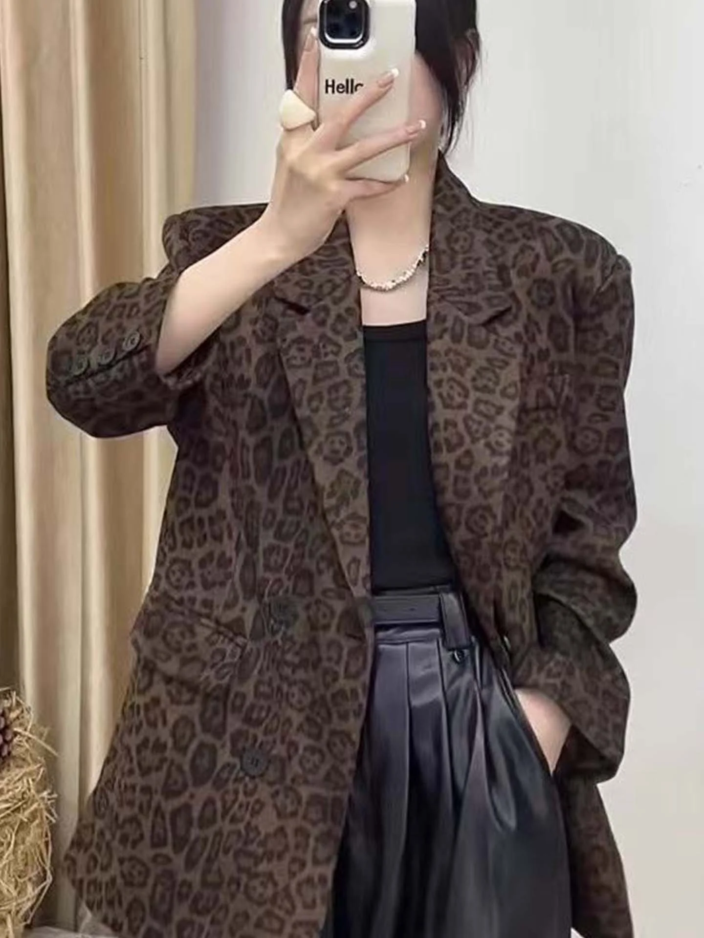 ชุดสูทลายเสือดาวแขนยาวสำหรับผู้หญิง รุ่นใหม่สำหรับฤดูใบไม้ร่วง สไตล์ลำลองอเนกประสงค์ แมทช์ได้ทุกฤดู เสื้อโค้ทแฟชั่นสำหรับผู้หญิง