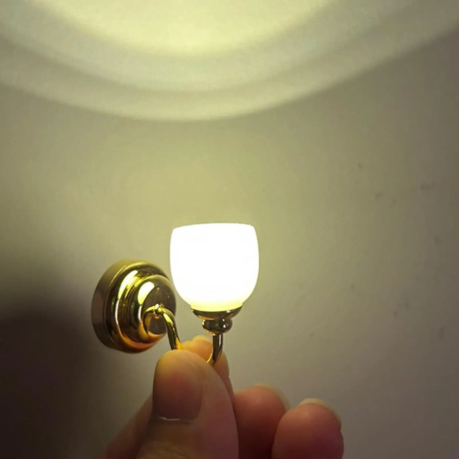 

1:12 Miniature Sconce Toys Wall Lamp Model /12 Scale Model Light Ornaments 1: 12