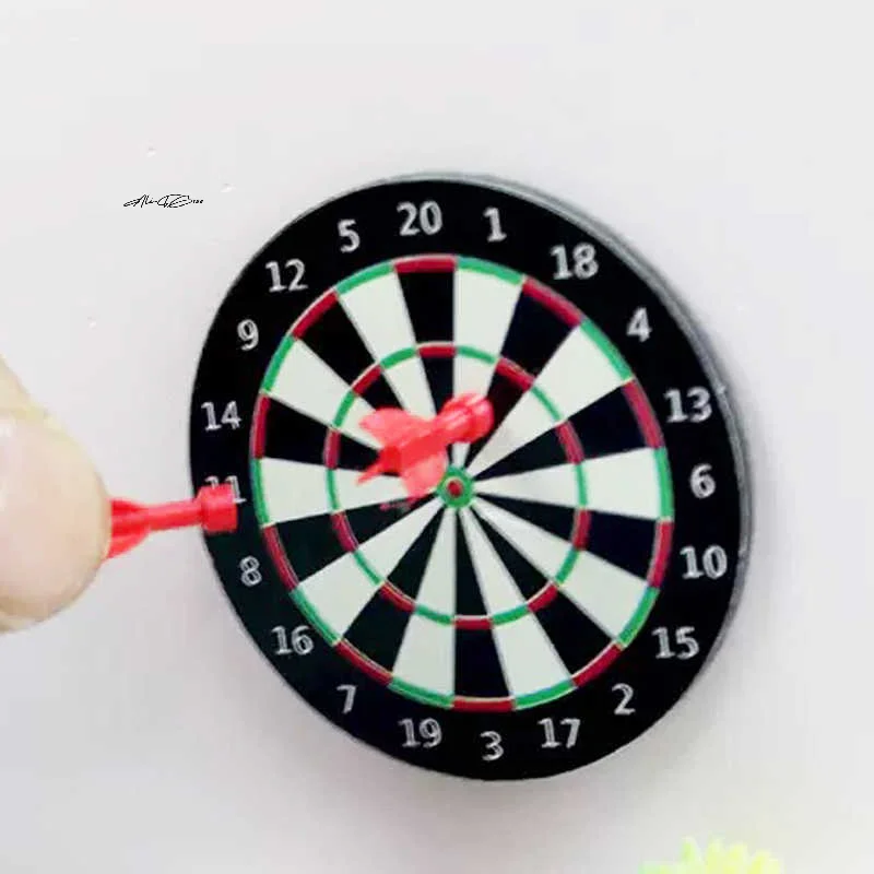1/2Set Miniatur Puppenhaus Dart Bord Darts Spiel Set Spielen Puppe Haus Miniaturas Wohnkultur Zubehör Spielzeug Pretend spielen Spielzeug