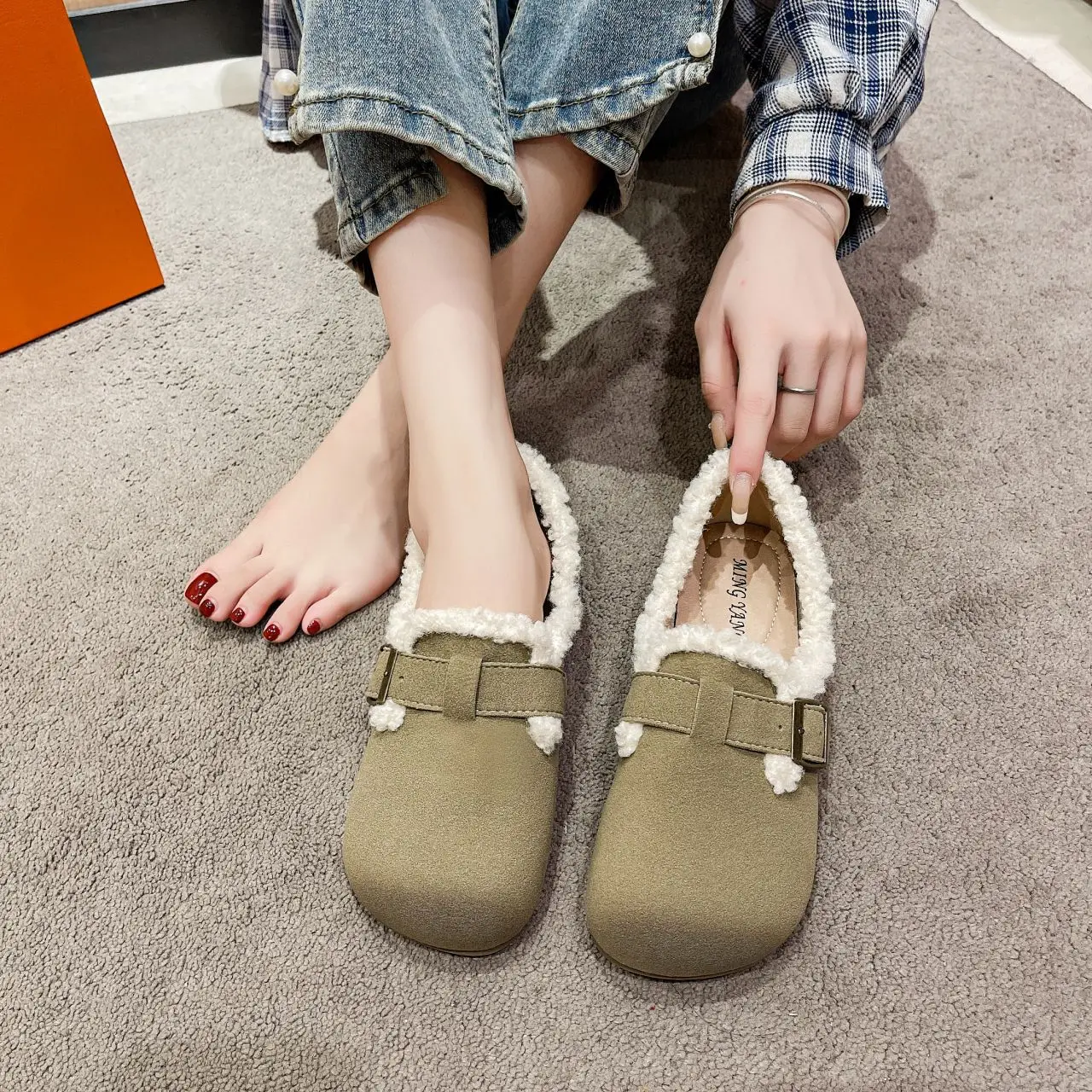 أحذية الشتاء النسائية الصوف المسطحة Birkenstocks 2025 شقة سوليد جولة رئيس مريحة كسول دواسة واحدة أحذية نسائية قطنية