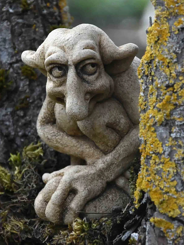 Gargoyle Statue Mischievous House Buddys Home and Garden Decoration Withered Old Man Statue Church Garden Courtyard Decoration