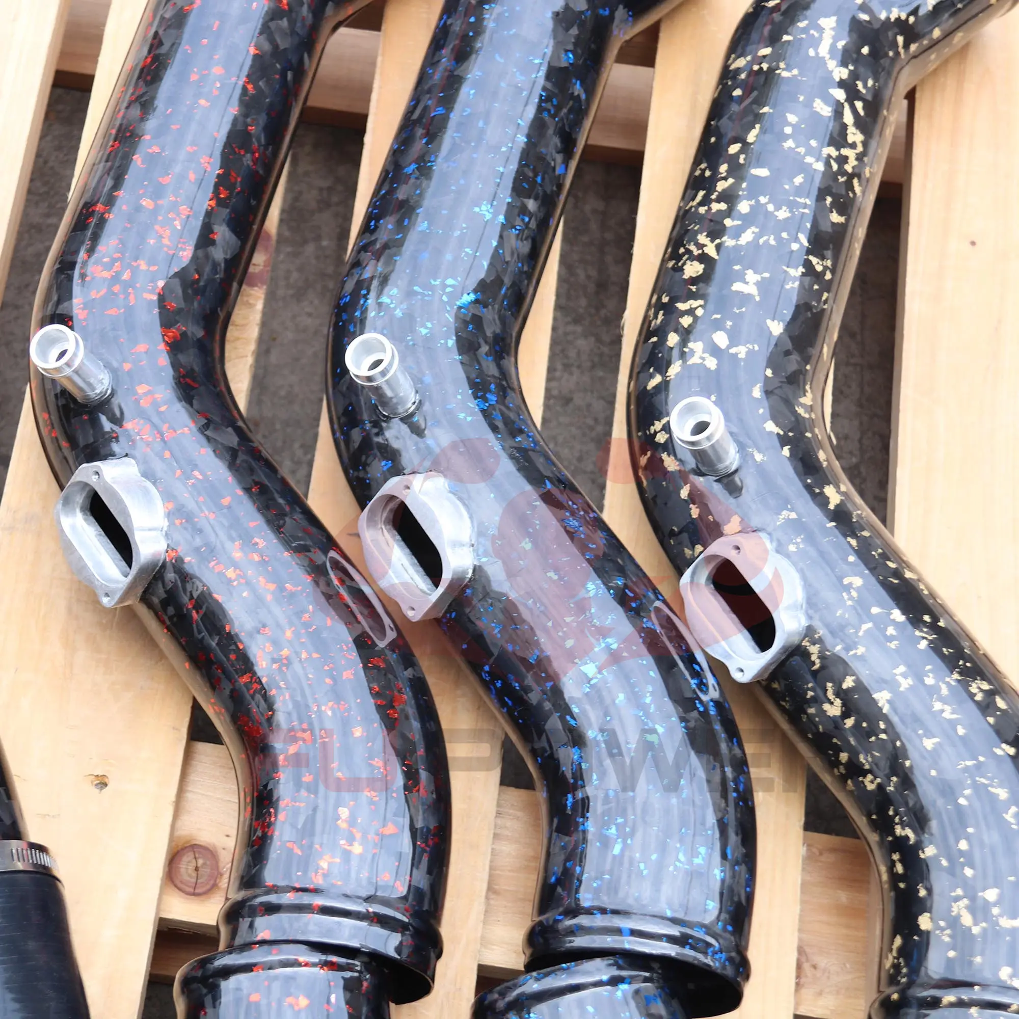 カスタムカラードライカーボンファイバーエアインテークシステム 新品 BMW S55 M3 M4 F80 F82 F8X用