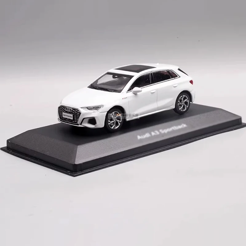 Audi A3 Sportback ホワイト　ミニカー　1/18 Her şey için meine. de GmbH Audi A3 8 V Sportback Beyaz 3. nesil