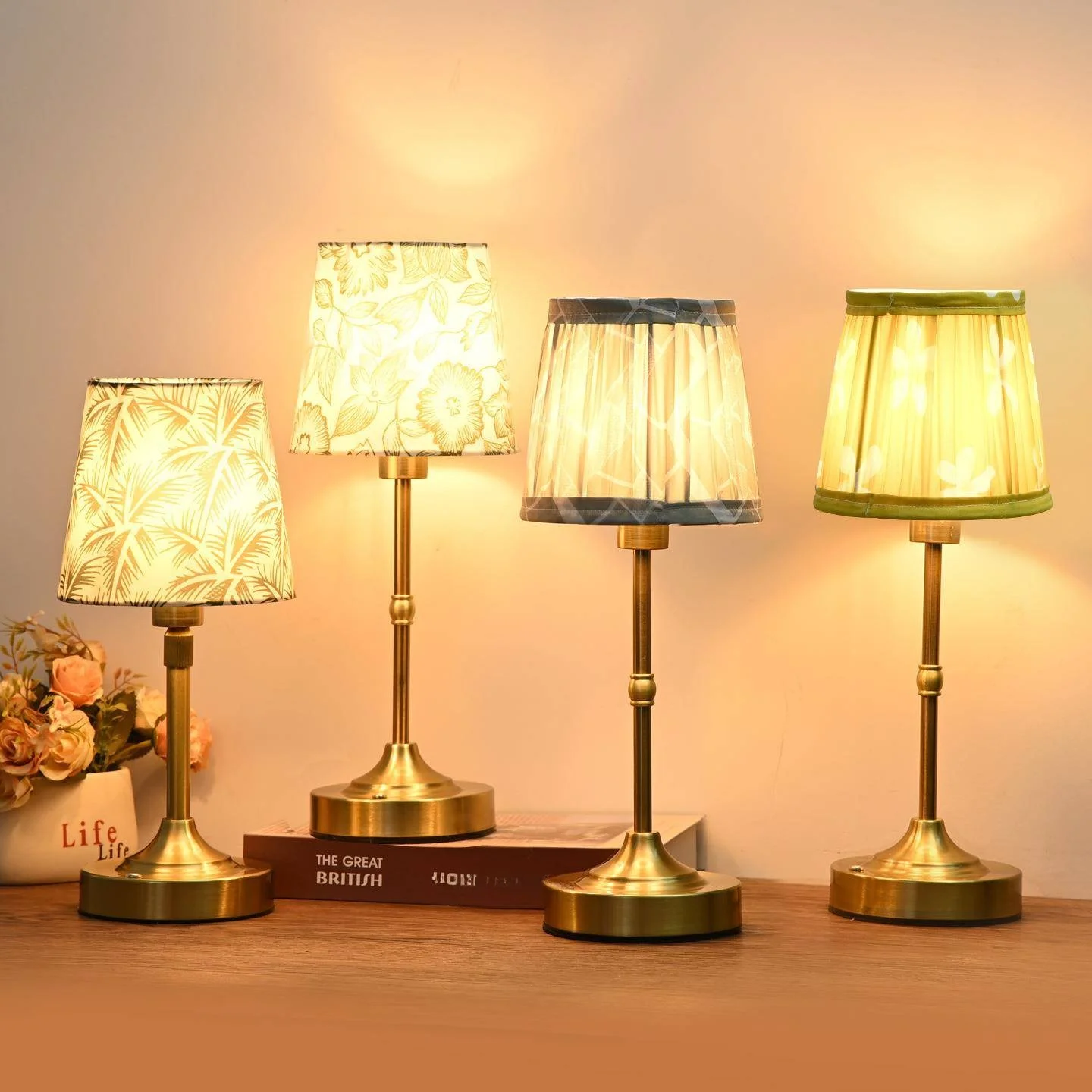 lampada-da-comodino-in-stile-nordico-moderno-e-semplice-lampada-da-terra-per-soggiorno-lampada-da-tavolo-decorativa-con-luce-calda