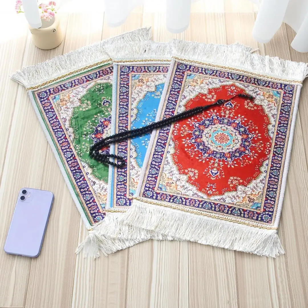 Conjunto de 2 Peças: Tapete de Oração Pequeno Portátil com Contas de Oração Muçulmanas, 30cm x 40cm, Tapete de Seda Gelada com Fivela, Tapete de Bordado Islâmico Muçulmano