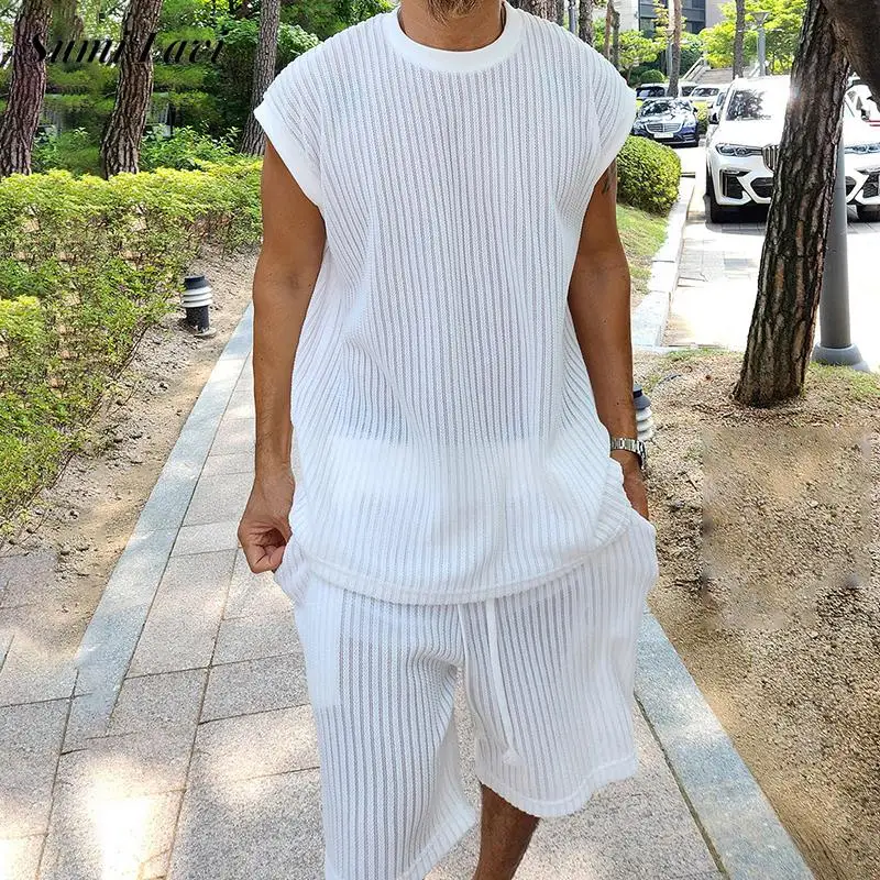 

Повседневные мужские костюмы-двойки в полоску с ребристой текстурой: модные однотонные топы без рукавов и шорты из трикотажа для весны и лета.