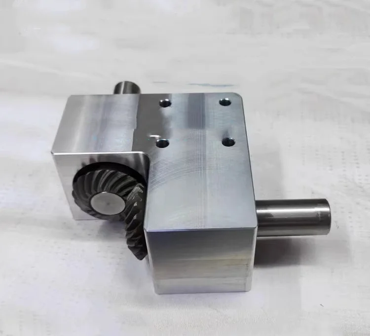 1: 1 Right Angle Commutator 90 Degree Turning Device Spiral Bevel Gearbox Shaft Diameter 15mm Shaft Diameter