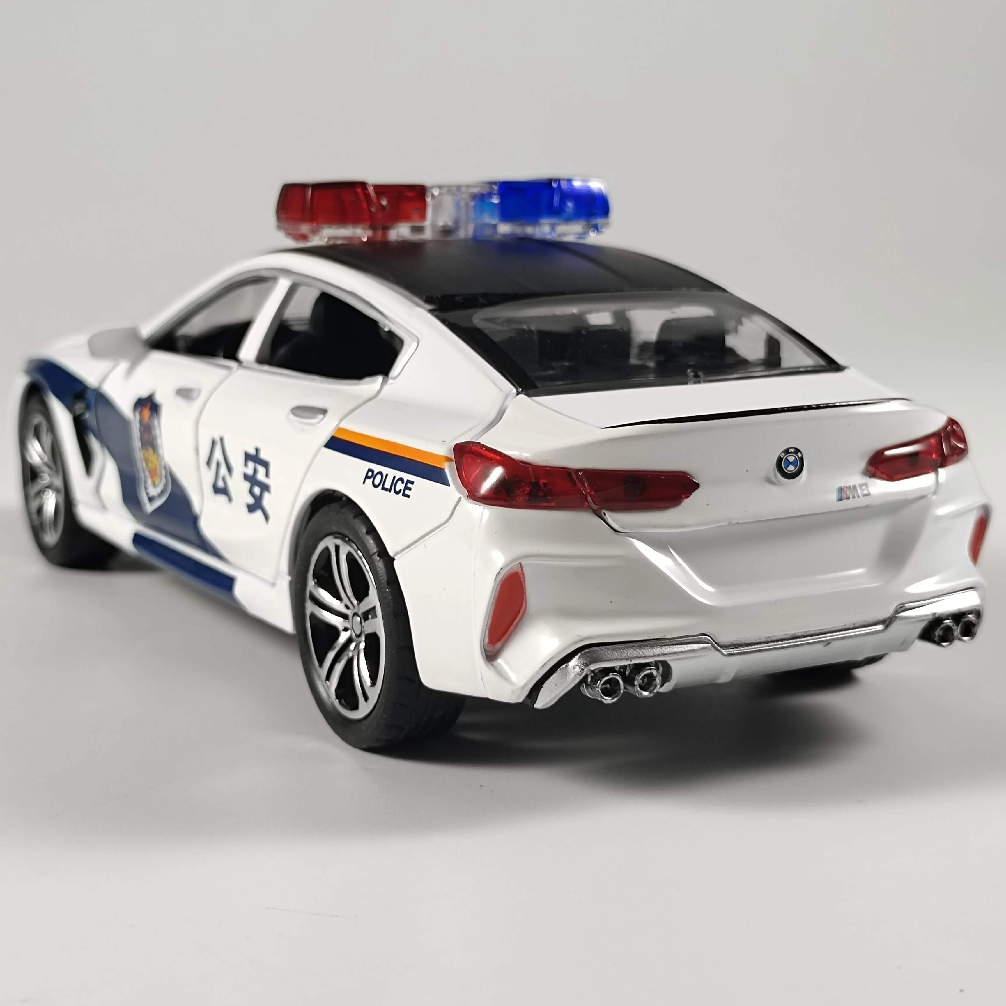 1:32 BMW M8 полицейский сплав, литая под давлением модель автомобиля, детская модель автомобиля, игрушка, коллекция, орнамент, украшение, подарок для детей
